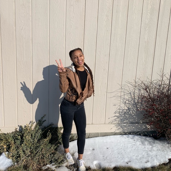 Meet your Posher, Qualah - Picture 2 of 2